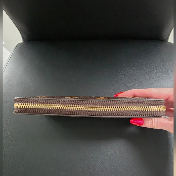 Authentic Louis Vuitton Zippy Monogram Wallet - Picture 3 of 8